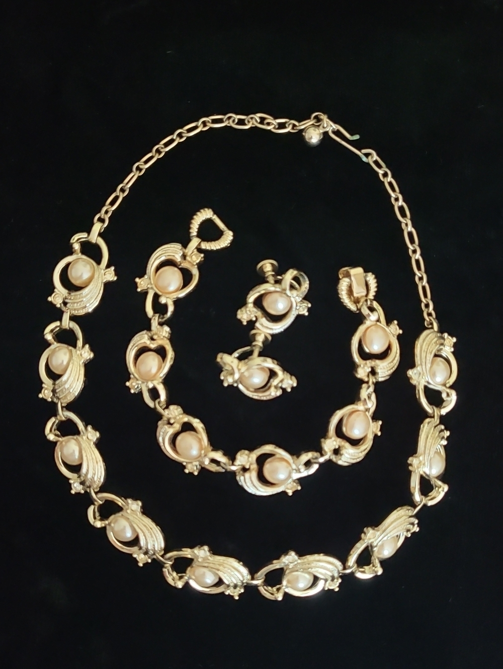 Vintage Goldtone Pearl and Rhinestone Parure
